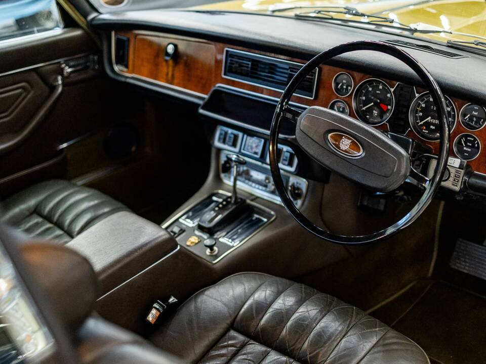 Image 4/50 de Jaguar XJ 6 C 4.2 (1975)