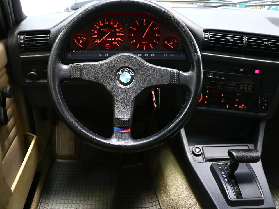 Afbeelding 25/40 van BMW 318i (1987)