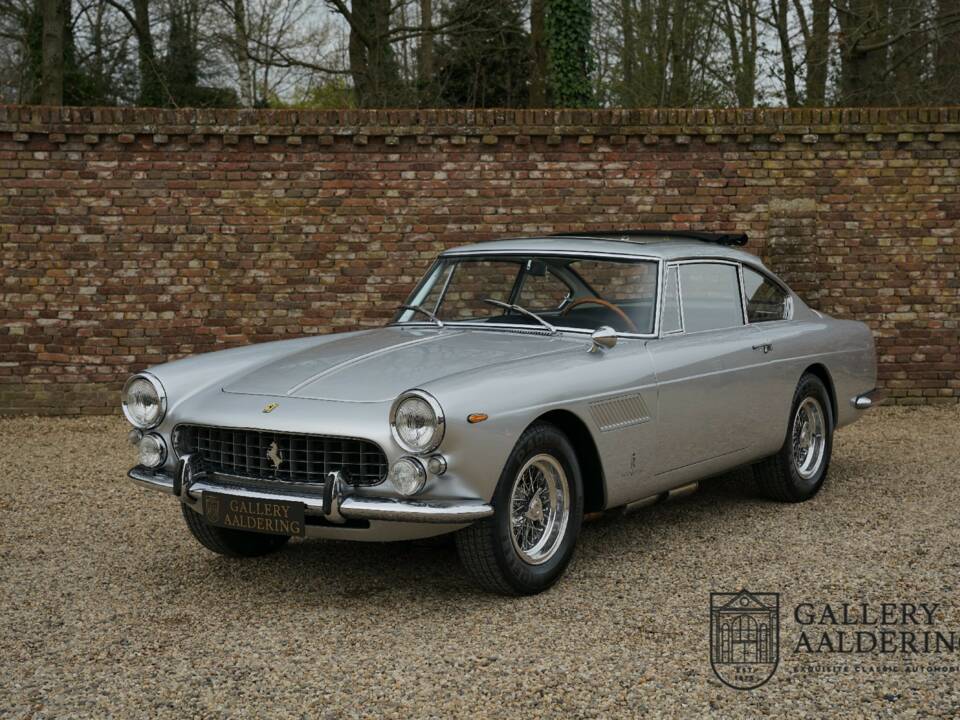 Afbeelding 1/50 van Ferrari 250 GTE (1964)