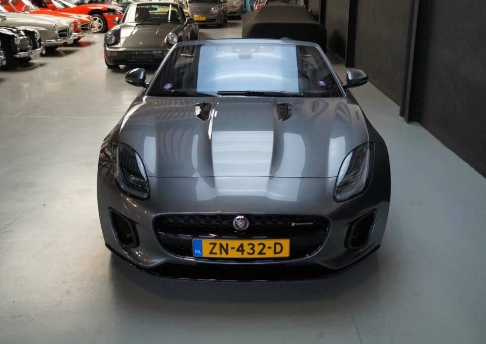 Image 27/50 of Jaguar F-Type (2019)