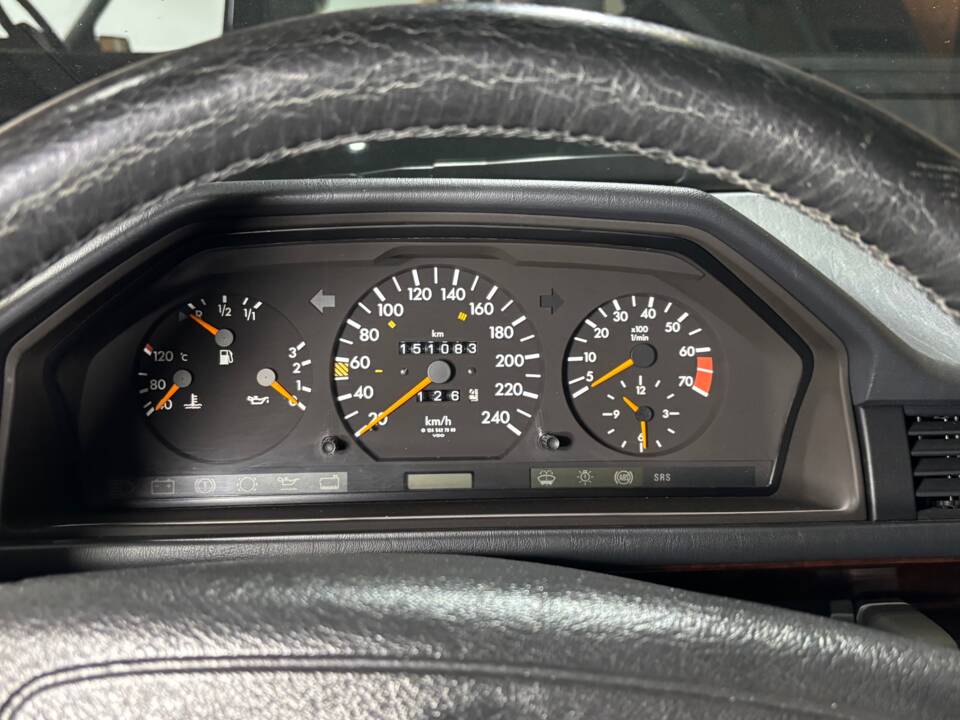 Bild 18/20 von Mercedes-Benz E 200 (1996)