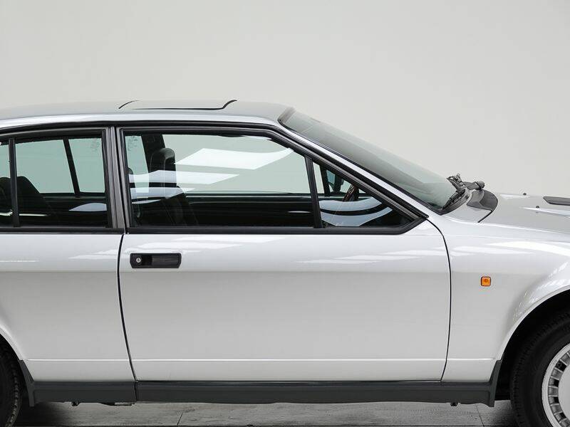 Bild 13/15 von Alfa Romeo GTV 6 2.5 (1982)