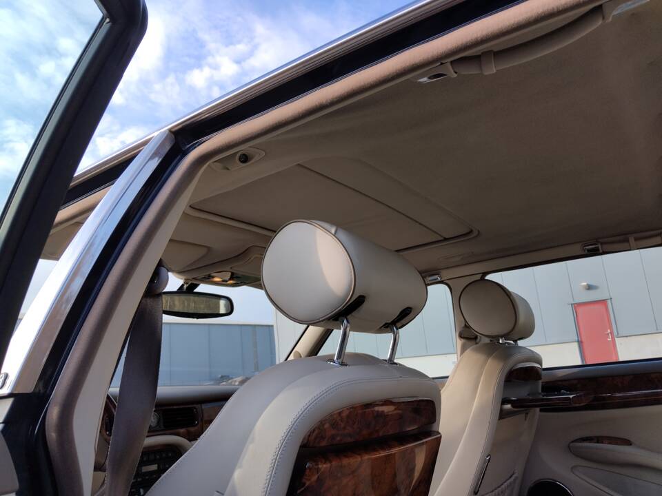 Image 13/71 of Daimler Super V8 (2000)