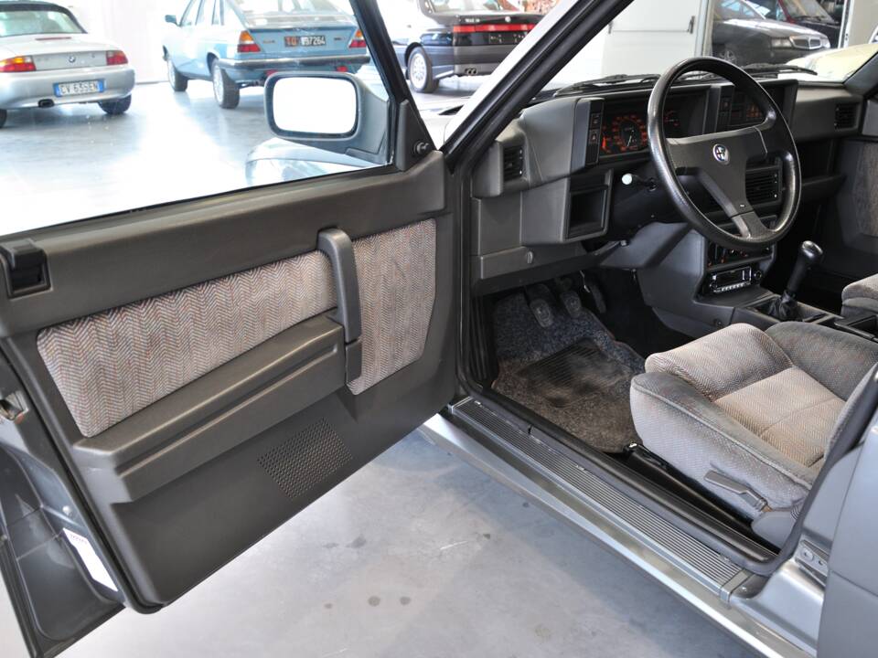 Image 16/34 de Alfa Romeo 75 2.0 Twin Spark (1987)