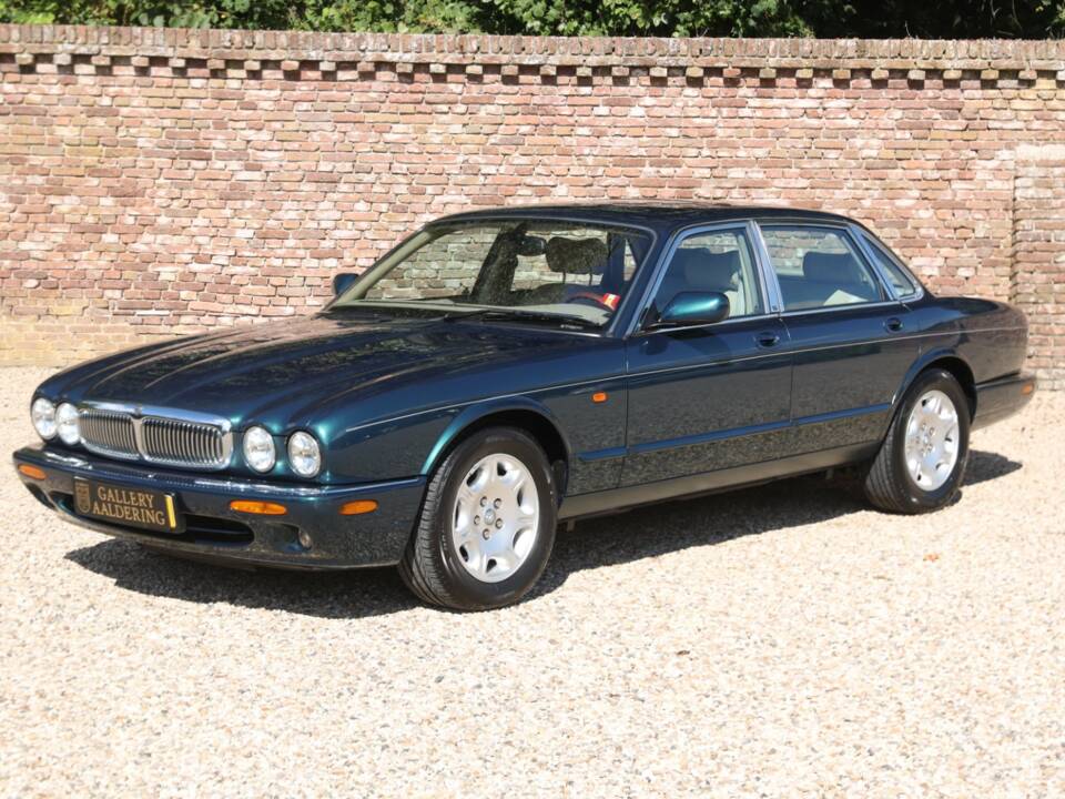 Bild 13/50 von Jaguar XJ 8 4.0 Executive (2001)