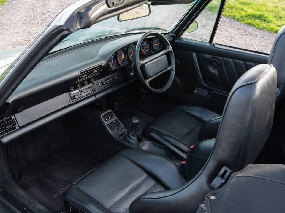 Bild 29/56 von Porsche 911 Carrera 4 (1990)