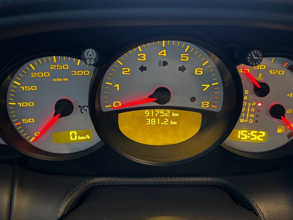 Image 13/17 of Porsche 911 Carrera 4S (2004)