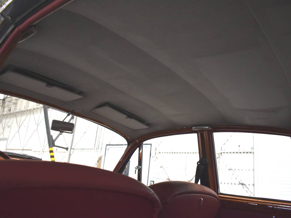 Image 22/39 of Jaguar Mk II 3.8 (1960)
