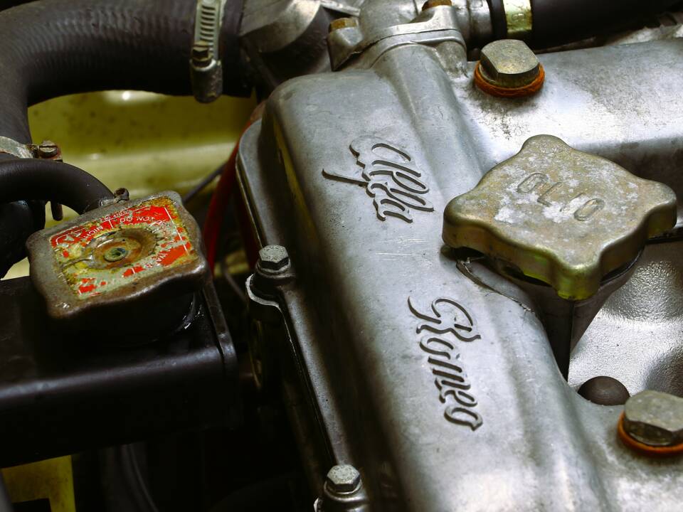 Image 22/25 of Alfa Romeo 2000 Spider Veloce (1982)
