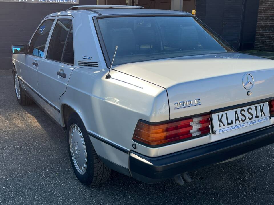 Image 9/89 de Mercedes-Benz 190 E 2.6 (1988)