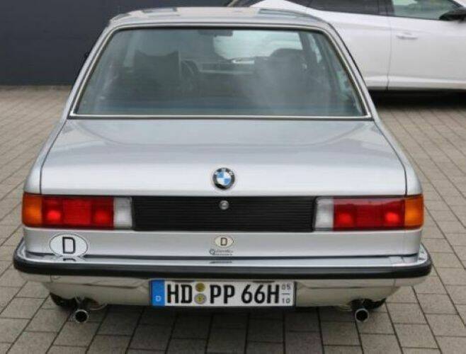 Immagine 23/43 di BMW 323i (1980)