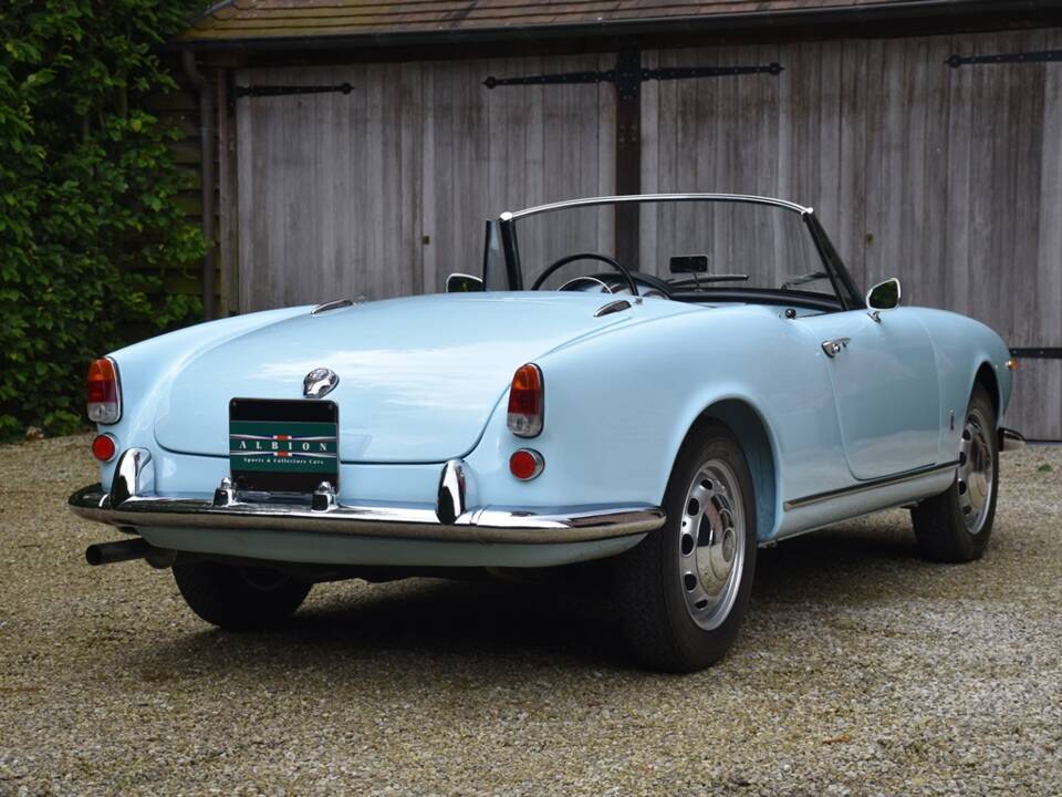 Image 14/39 of Alfa Romeo Giulietta Spider Veloce (1961)