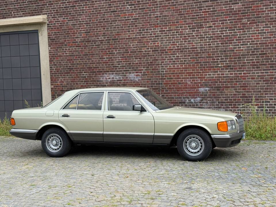 Image 7/34 of Mercedes-Benz 380 SE (1980)