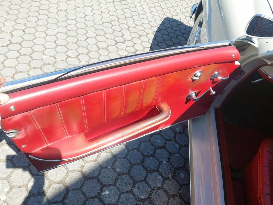 Image 14/16 of Mercedes-Benz 190 SL (1960)