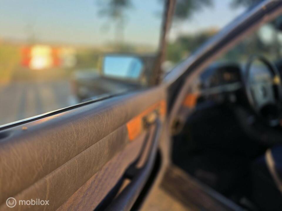 Image 27/50 de Mercedes-Benz 300 SE (1989)