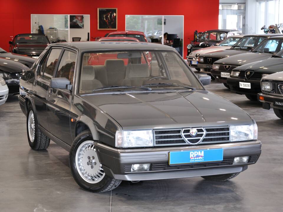Bild 1/21 von Alfa Romeo 90 2.5 Quadrifoglio Oro (1985)