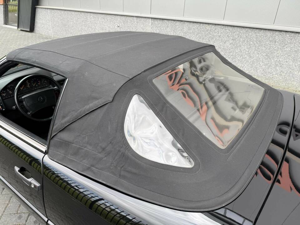 Image 20/50 of Mercedes-Benz 500 SL (1991)