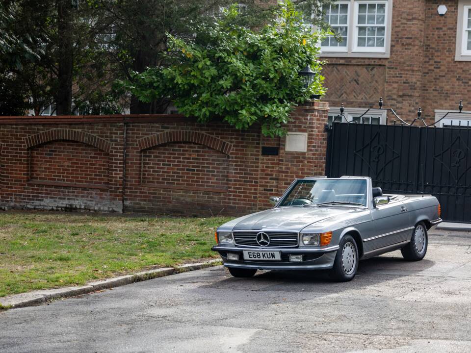 Afbeelding 9/27 van Mercedes-Benz 420 SL (1987)