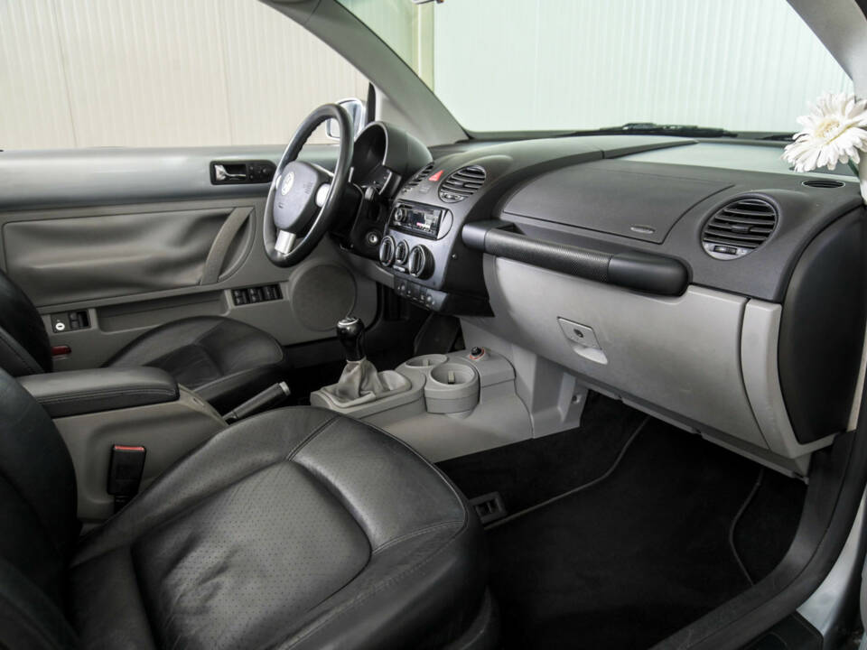 Bild 12/50 von Volkswagen New Beetle 2.0 (2003)