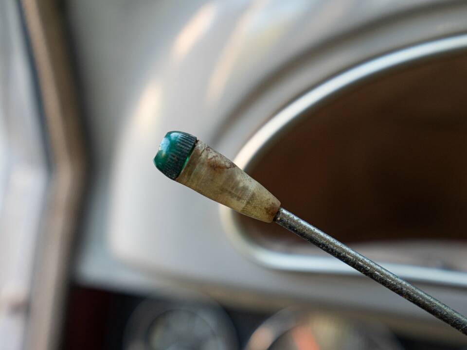 Image 43/50 of Morris Minor 1000 (1958)