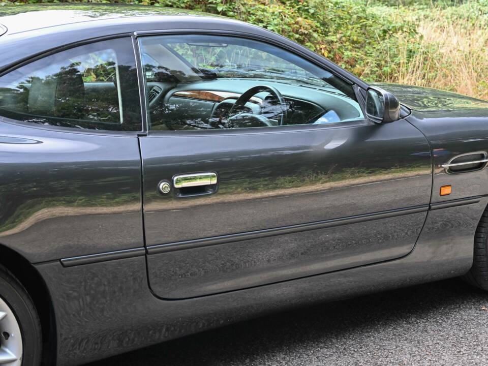 Image 18/50 de Aston Martin DB 7 Vantage (2002)