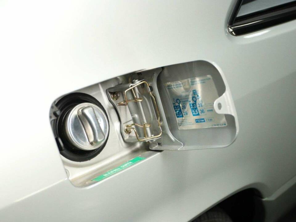 Afbeelding 48/50 van Mercedes-Benz 230 CE (1988)