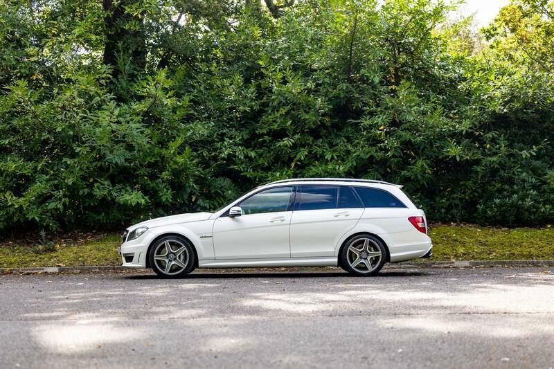 Image 14/50 of Mercedes-Benz C 63 AMG T (2013)