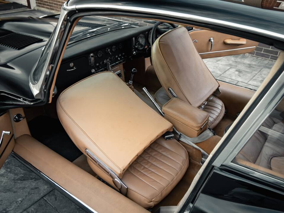 Imagen 21/42 de Jaguar E-Type (2+2) (1967)