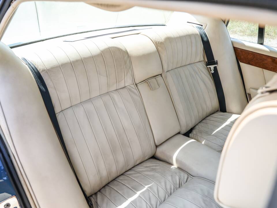 Immagine 15/28 di Aston Martin Lagonda (1987)