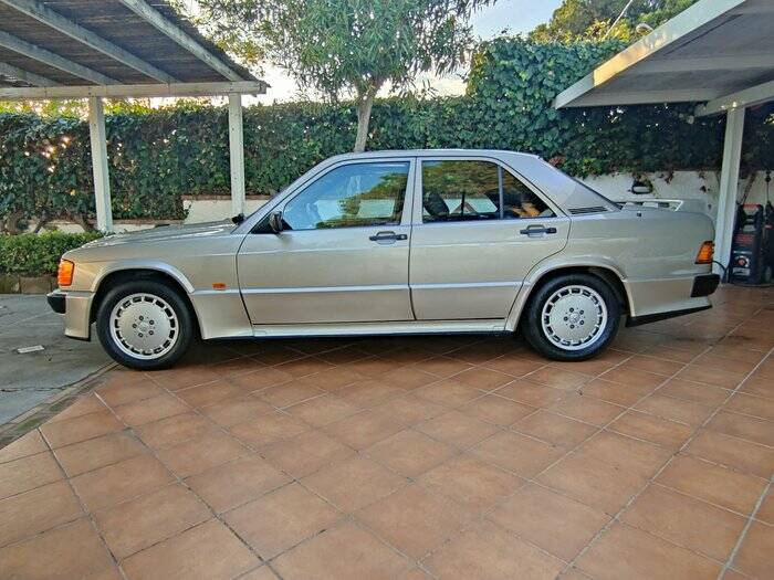 Imagen 3/7 de Mercedes-Benz 190 E 2.3 (1987)