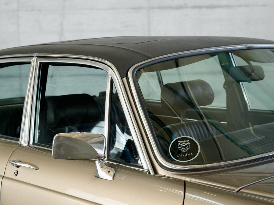 Bild 25/50 von Jaguar XJ 6 L 4.2 (1975)