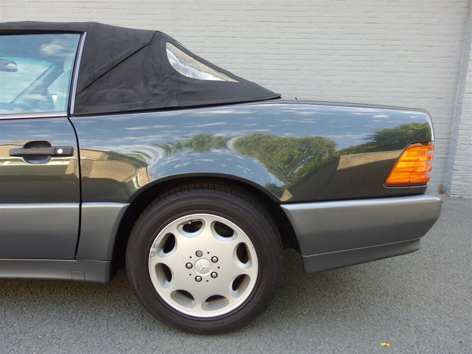 Image 32/96 of Mercedes-Benz 300 SL (1992)