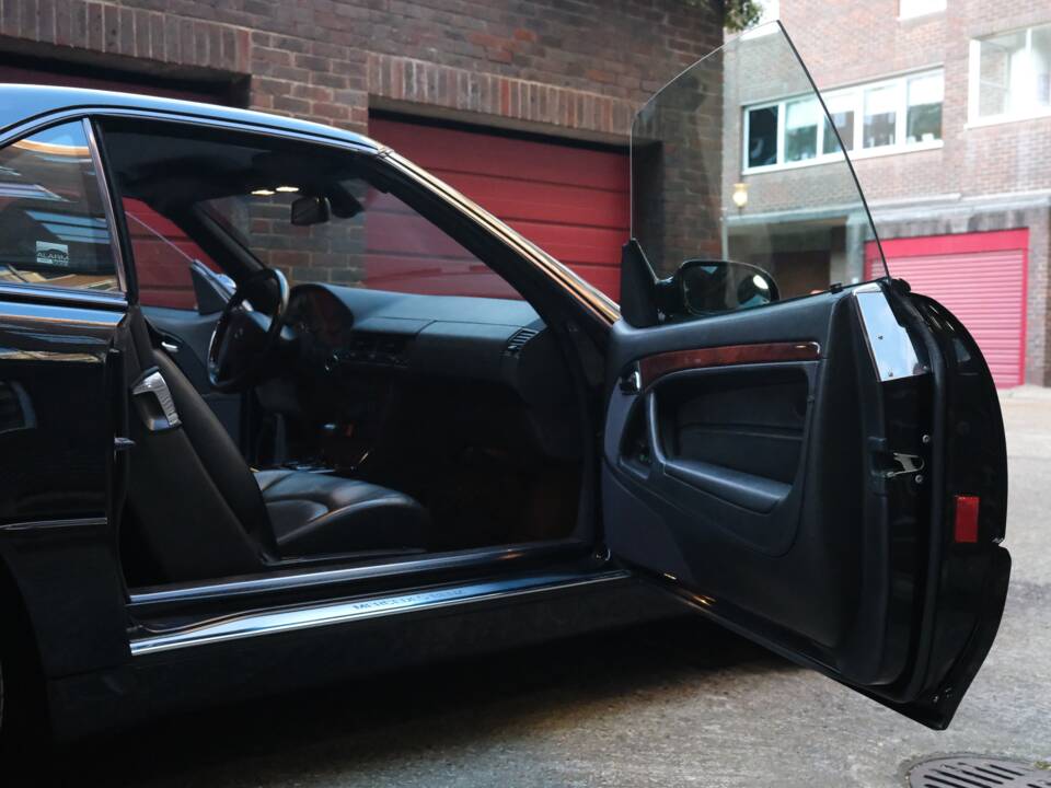 Image 37/100 of Mercedes-Benz SL 600 (1998)