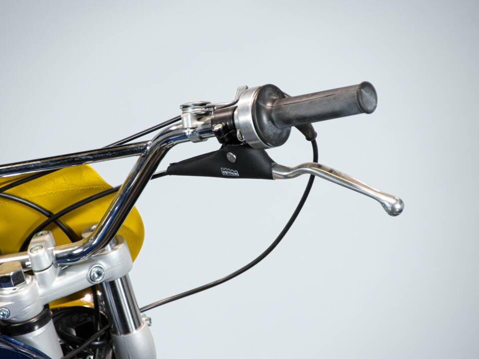 Immagine 22/50 di SWM DUMMY (1975)