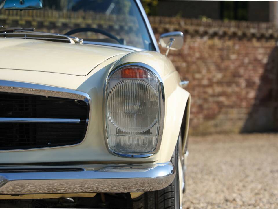 Image 41/50 of Mercedes-Benz 250 SL (1967)