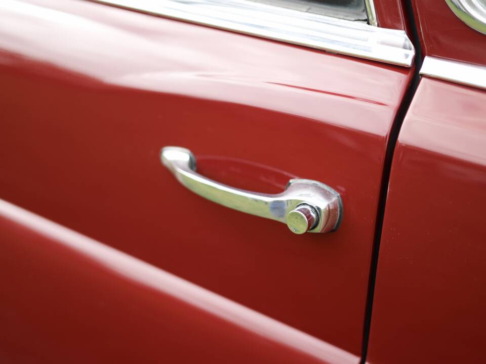 Image 19/50 of Mercedes-Benz 220 (1967)