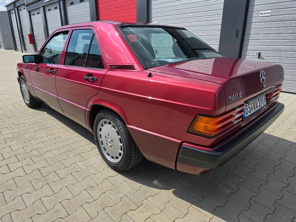 Imagen 34/69 de Mercedes-Benz 190 E 1.8 (1991)