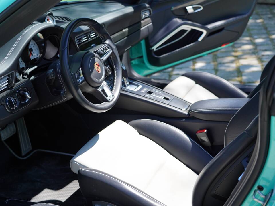 Image 2/14 de Porsche 911 Targa 4S (2016)