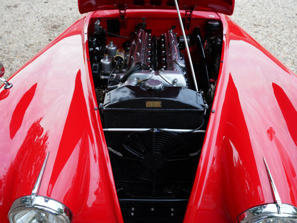 Image 42/50 de Jaguar XK 120 OTS (1954)