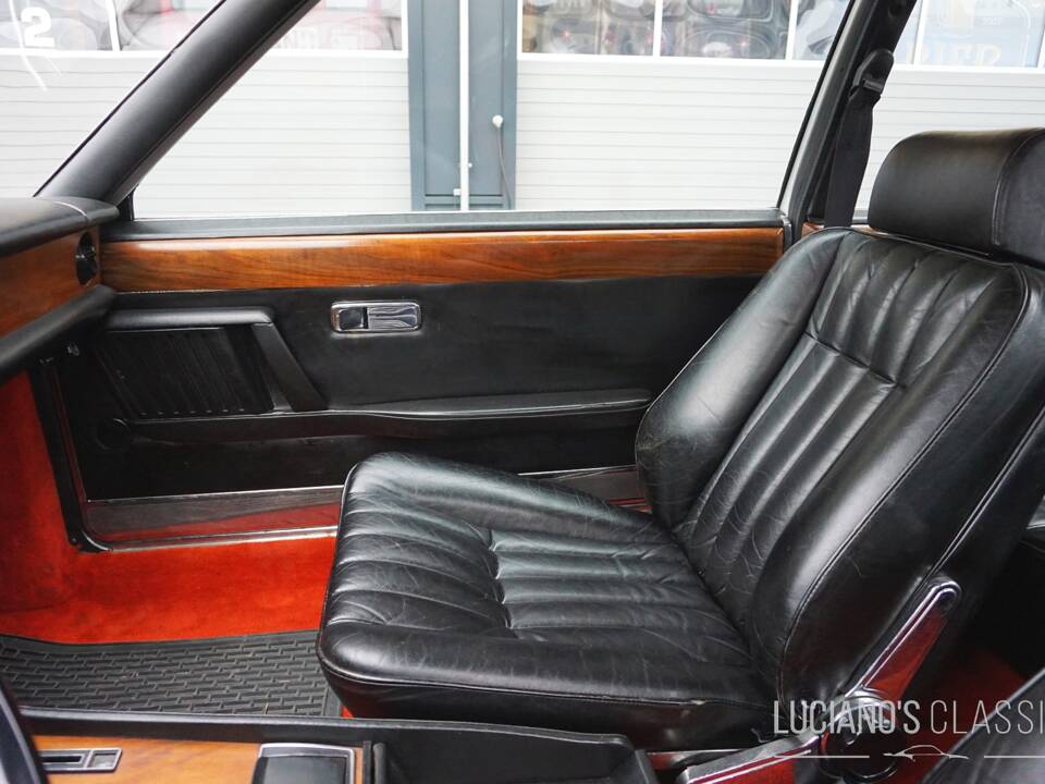 Image 44/66 of FIAT 130 Coupé (1972)