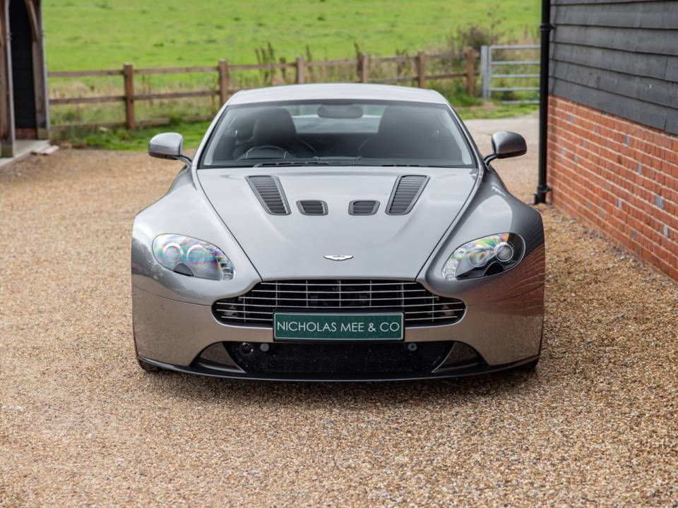 Imagen 20/50 de Aston Martin V12 Vantage (2011)