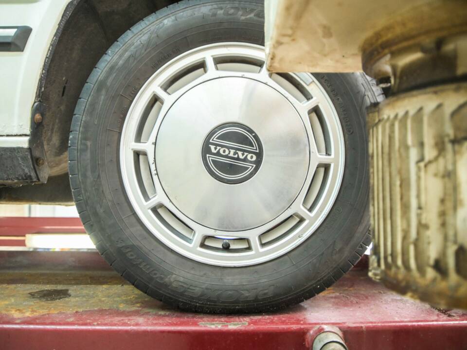 Image 50/50 de Volvo 740 (1984)