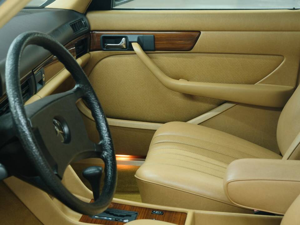 Bild 40/50 von Mercedes-Benz 420 SE (1988)