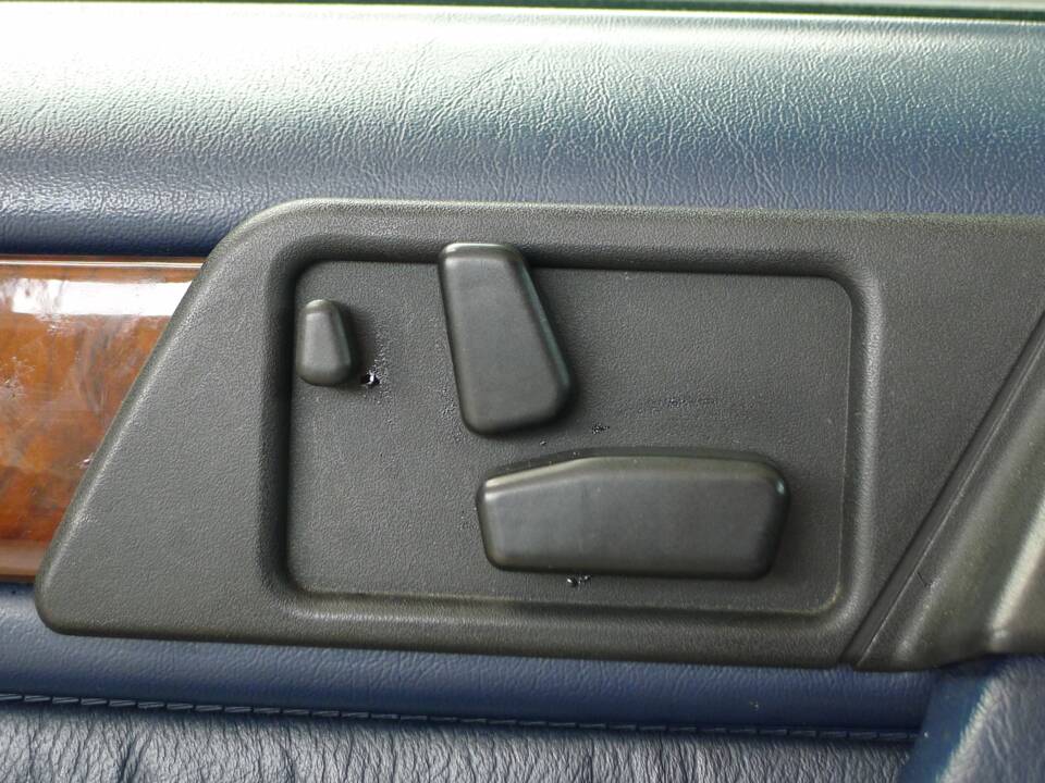 Afbeelding 10/40 van Mercedes-Benz E 420 (1993)