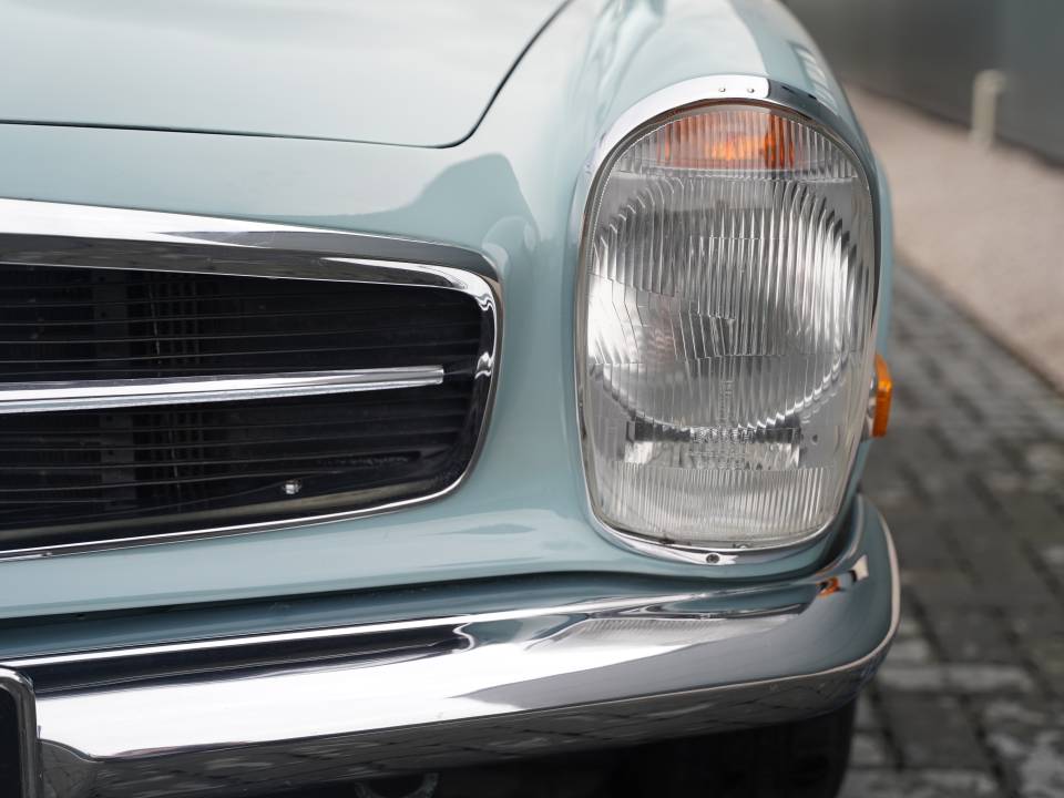 Image 25/50 of Mercedes-Benz 280 SL (1968)