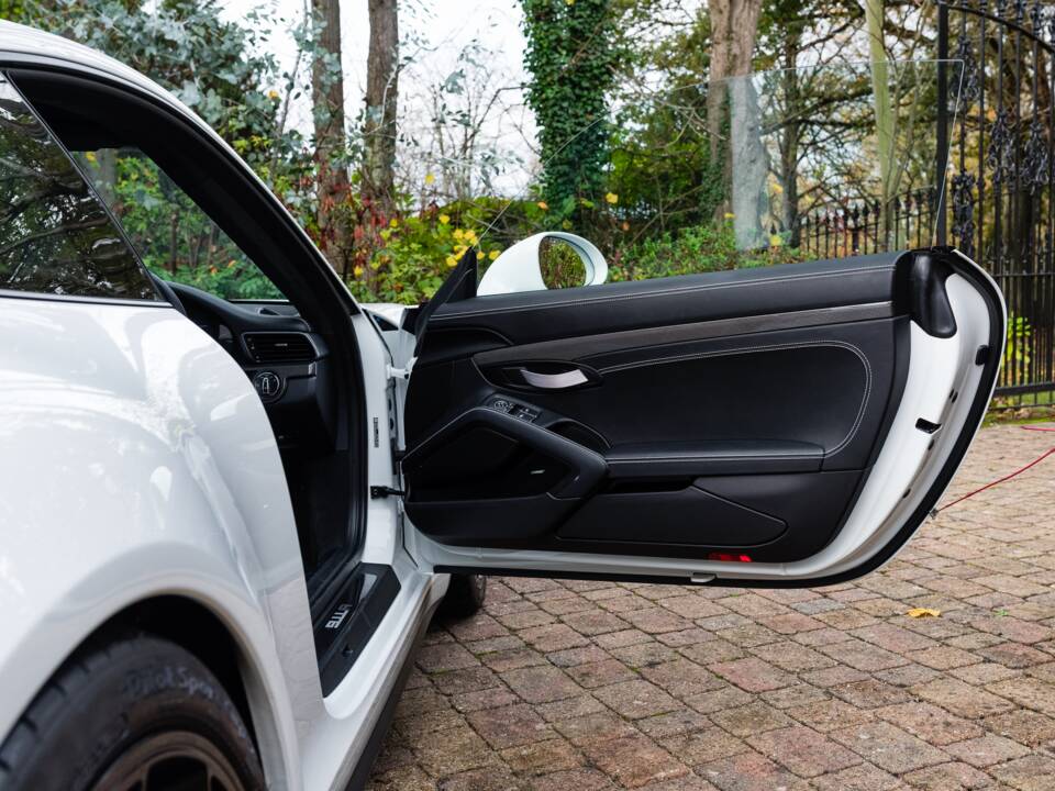 Image 34/42 of Porsche 911 R (2016)