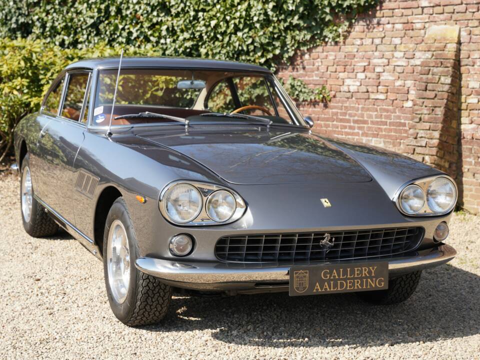 Image 37/50 of Ferrari 330 GT 2+2 (1965)