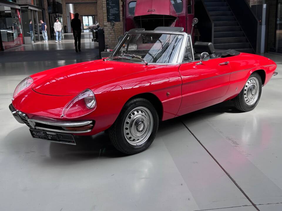 Immagine 10/30 di Alfa Romeo 1600 Spider Duetto (1966)
