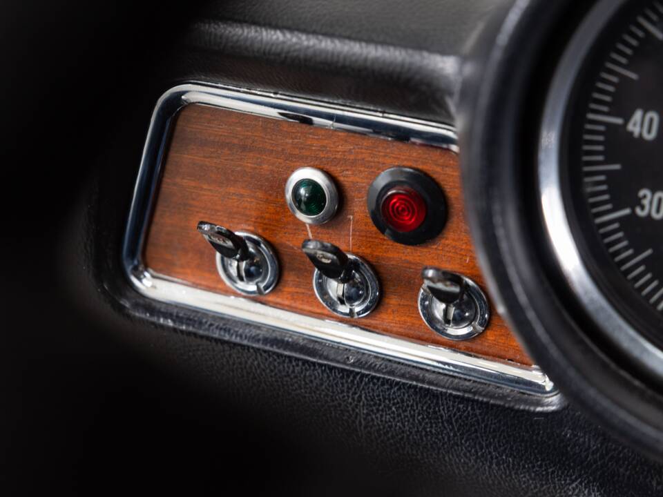 Imagen 10/36 de Alfa Romeo Giulia 1600 GT Junior (1973)