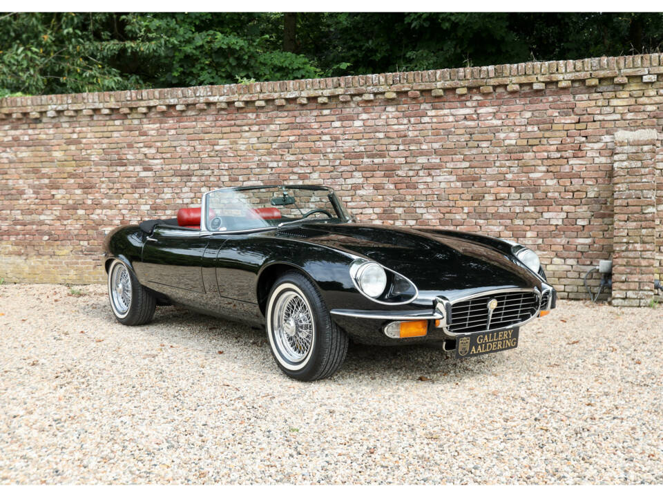 Image 38/50 of Jaguar E-Type V12 (1974)